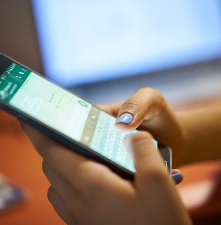 Descubre qué hacer si caes en una estafa en WhatsApp