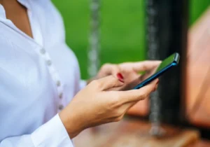 Envía pegatinas de buenos días para alegrar el día a tus contactos